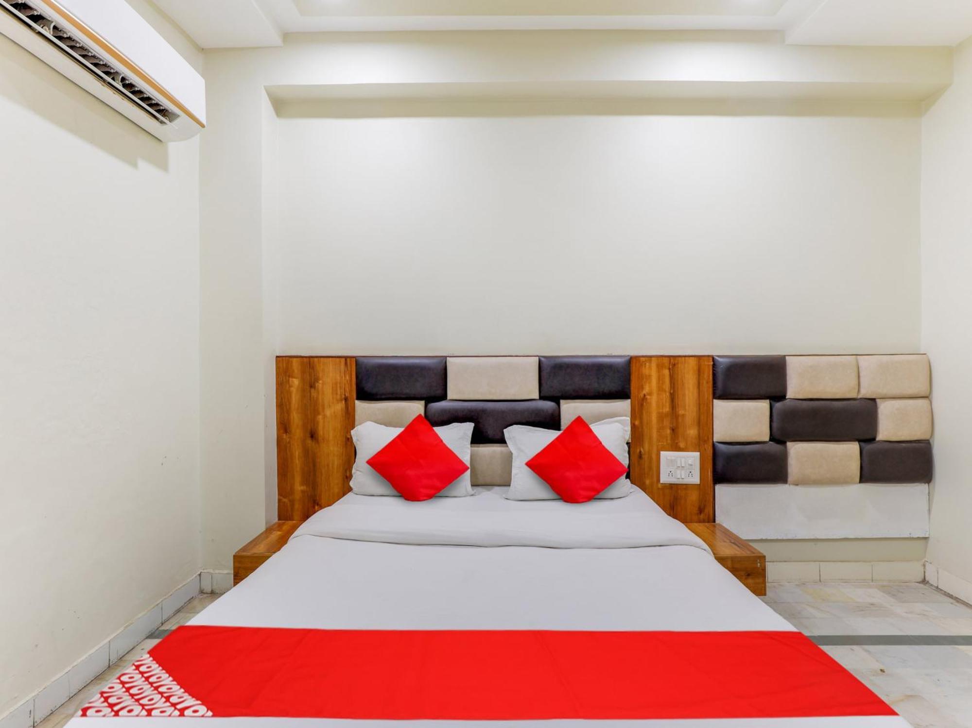 Hotel O Asopalav Naroda Kültér fotó