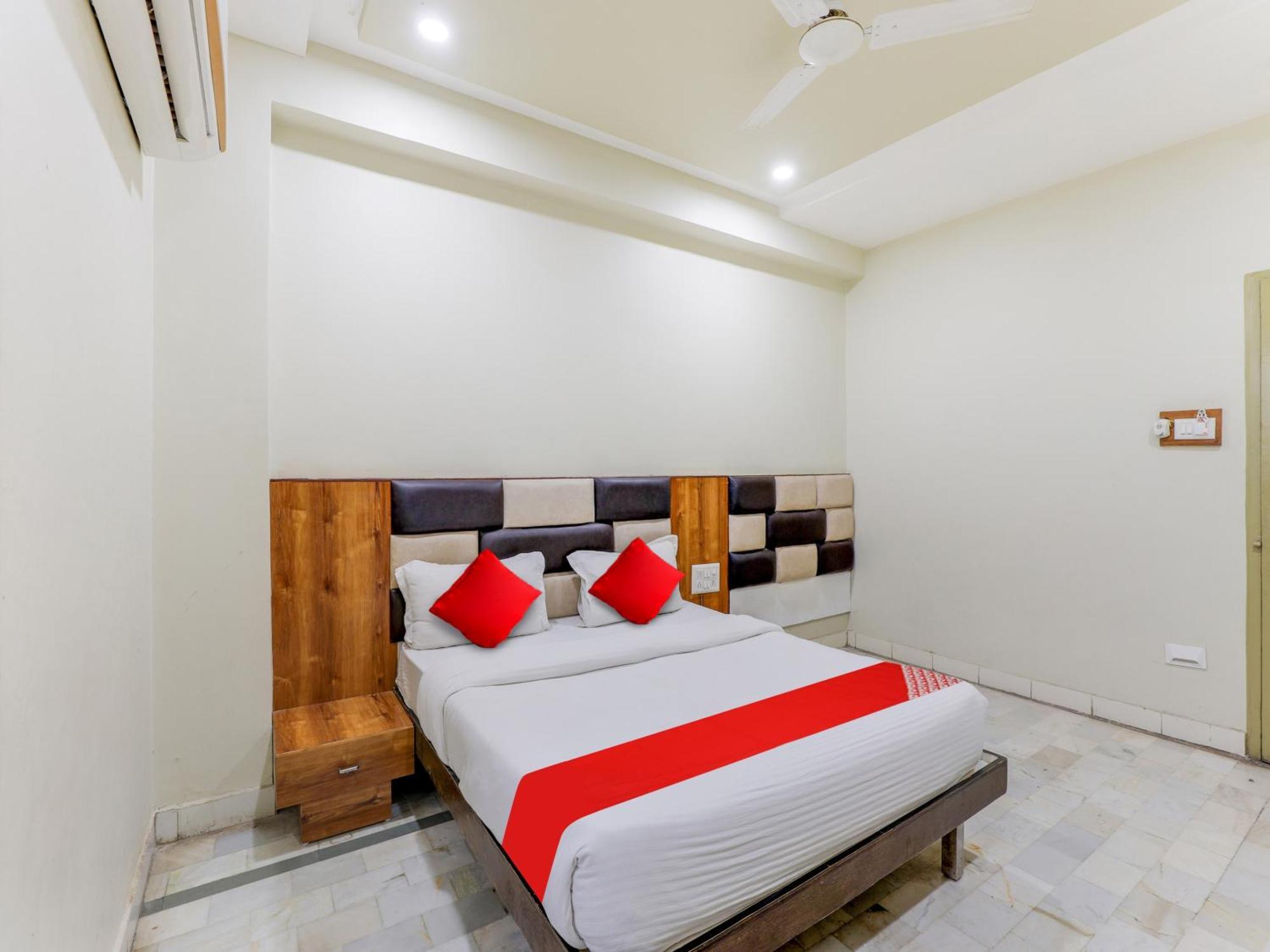 Hotel O Asopalav Naroda Kültér fotó