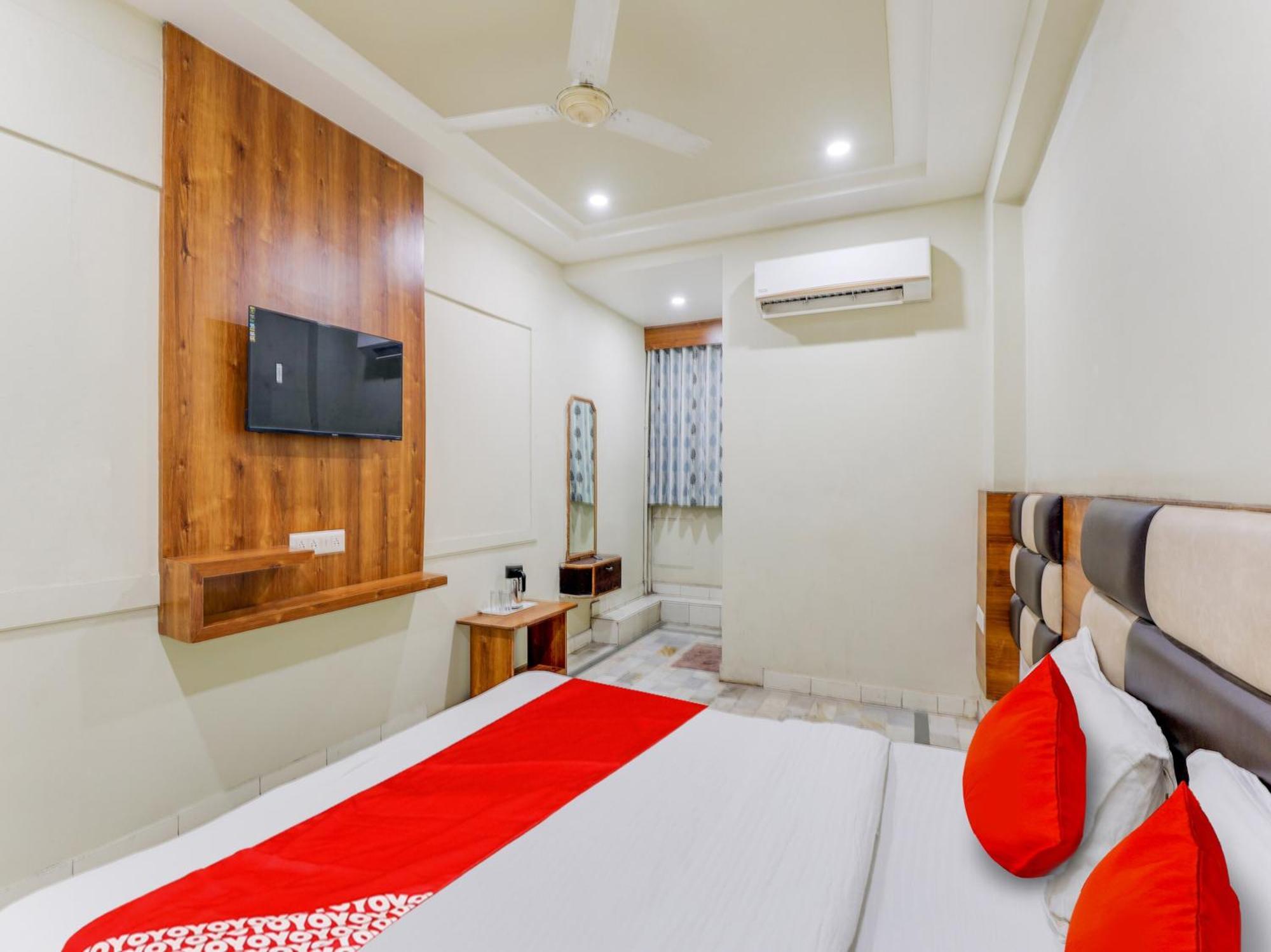 Hotel O Asopalav Naroda Kültér fotó