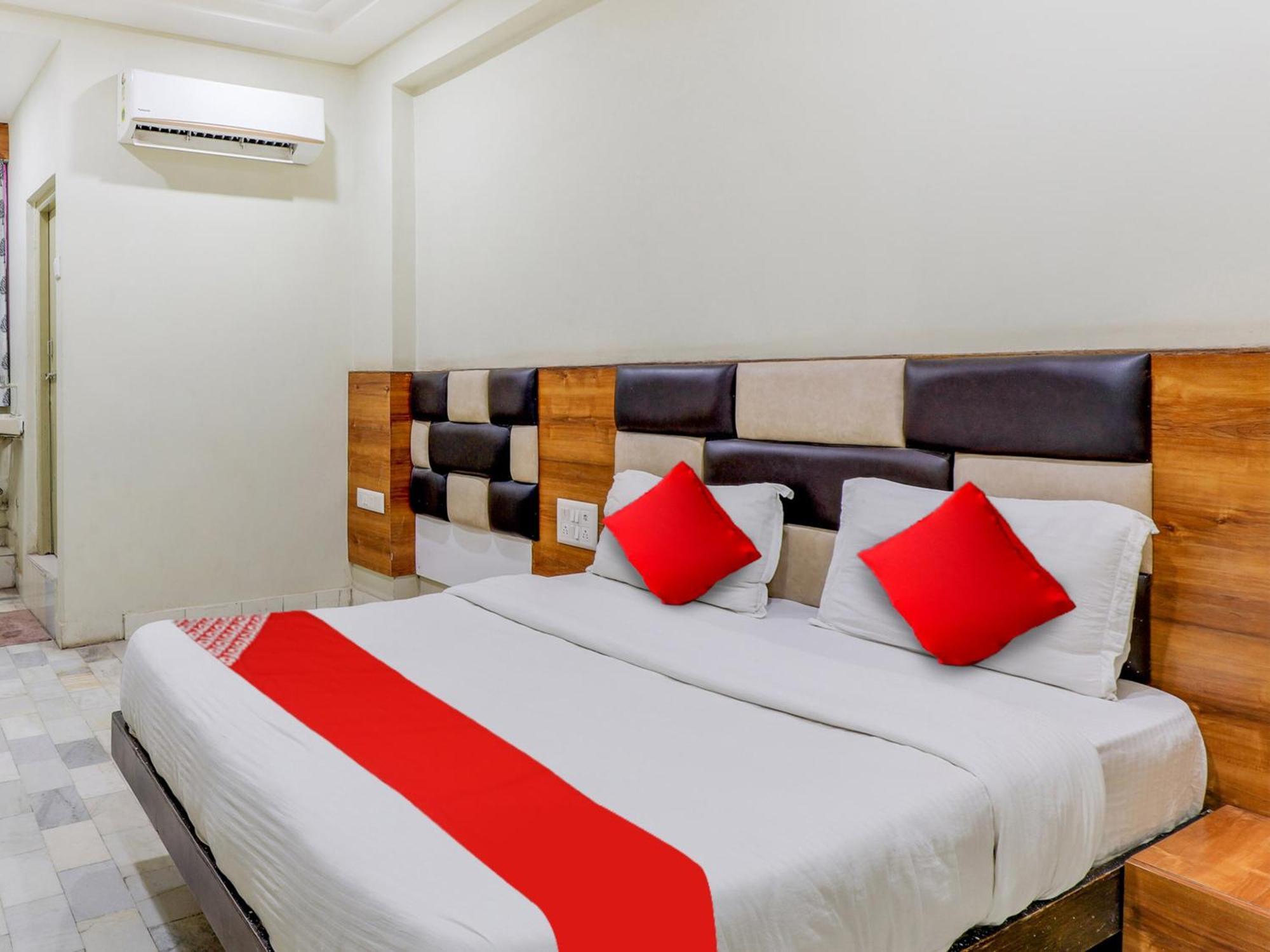 Hotel O Asopalav Naroda Kültér fotó